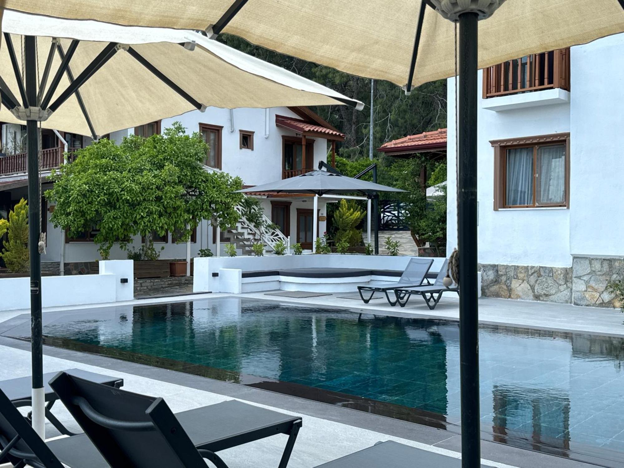 Tomsan Villa *